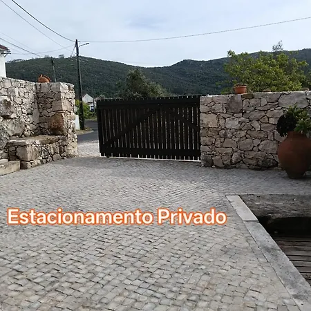 Casa Da Pedra - Alvados, Porto De Mós Alojamento de Acomodação e Pequeno-almoço 3*