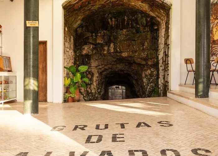 Alojamento de Acomodação e Pequeno-almoço Casa Da Pedra - Alvados, Porto De Mós Alvados